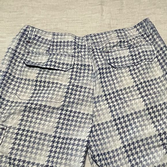 Tommy Bahama - Picture 4 of 5